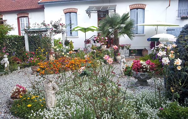 Mairie de Séméac - Jardin fleuri Mairie de Séméac - Jardin fleuri