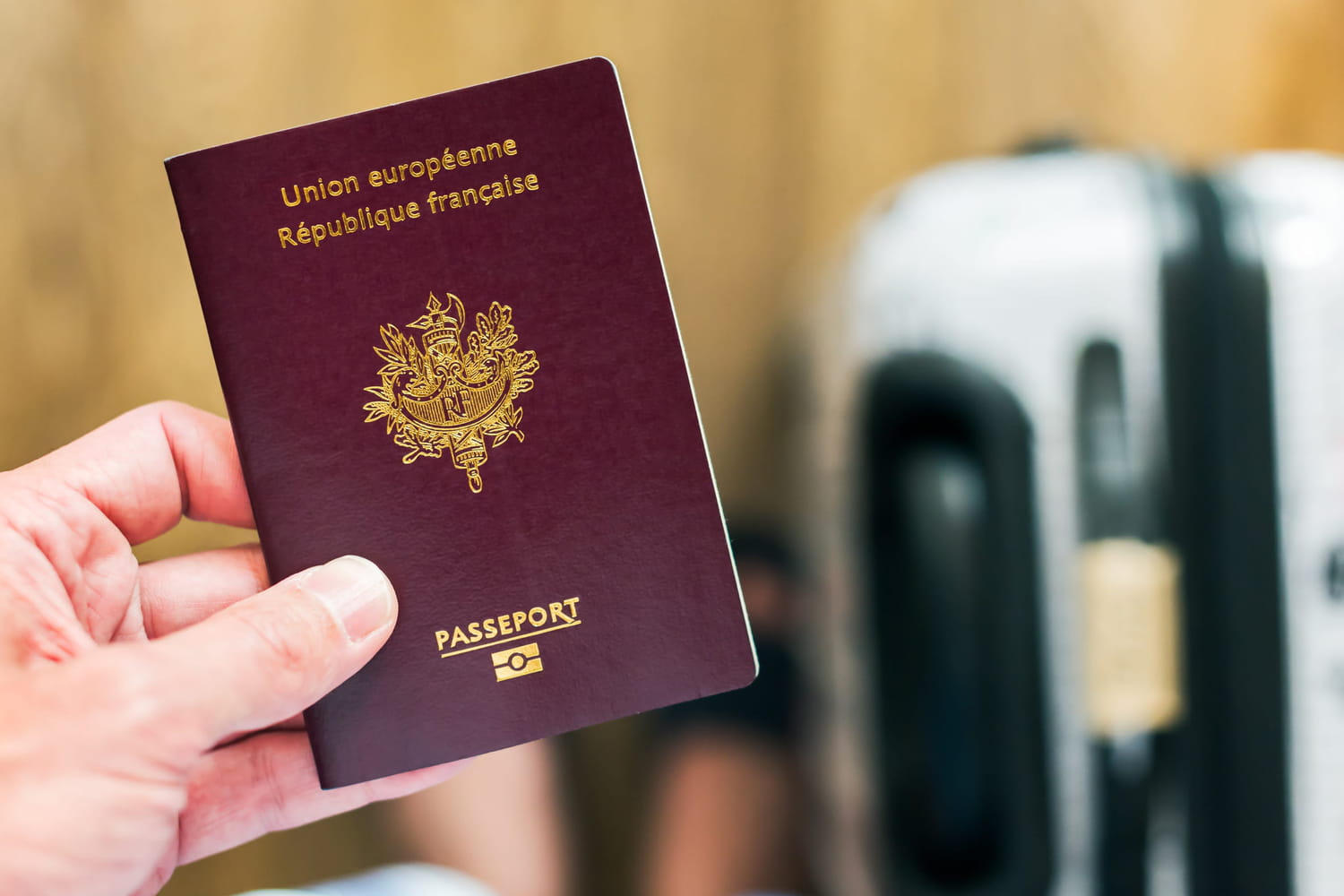 Mairie: passeport et carte d'identité , le lundi et le mercredi sur RV.
